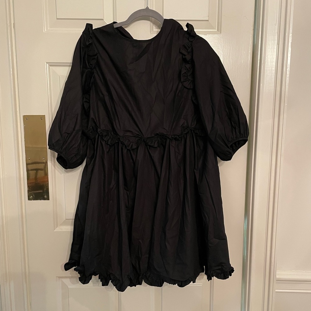 En Saison Black Puff Sleeve V-Neck Cocktail Dress